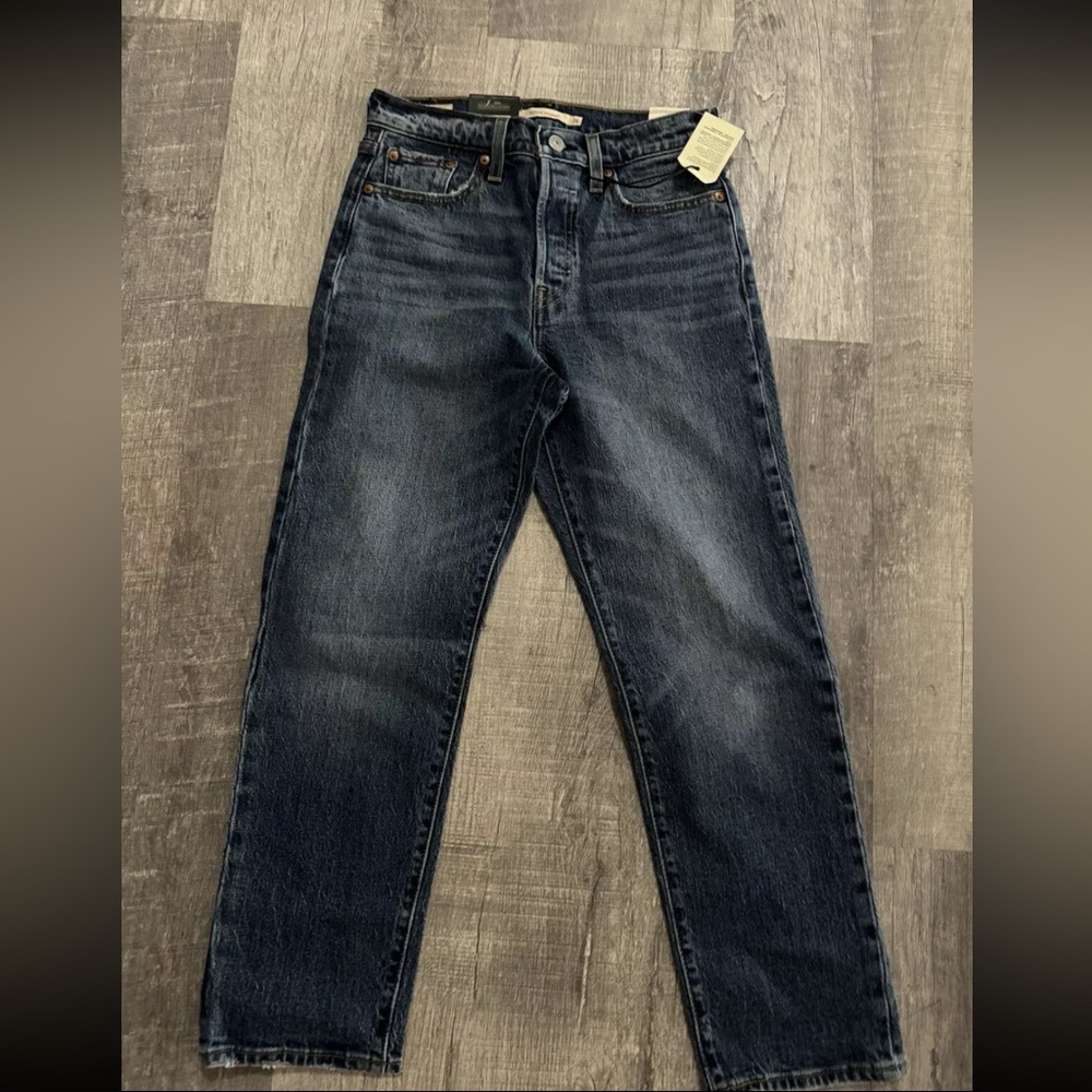 Levi jeans women 26 women wedgie straight button fly